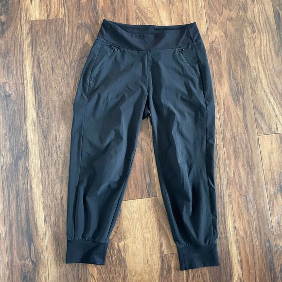 Athleta Pants - women’s athleta salutation jogger in black size 4